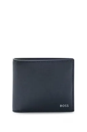 Cartera con estructura, raya de la marca y detalle de logotipo
